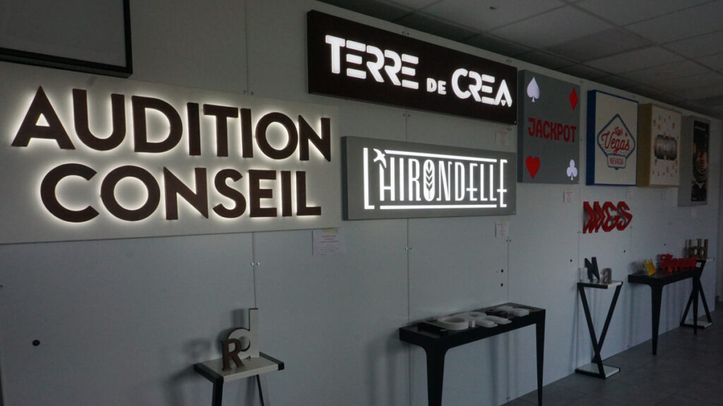 Showroom Matel Service